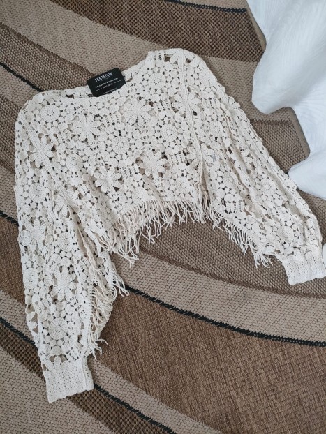 Top brodé écru