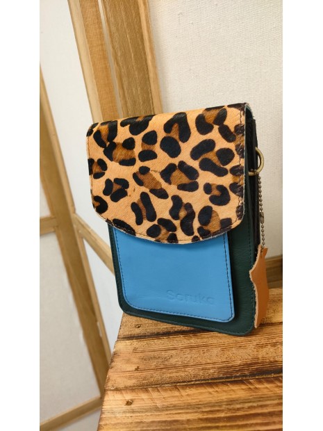Pochette téléphone en cuir bleu et léopard AIKO - SORUKA