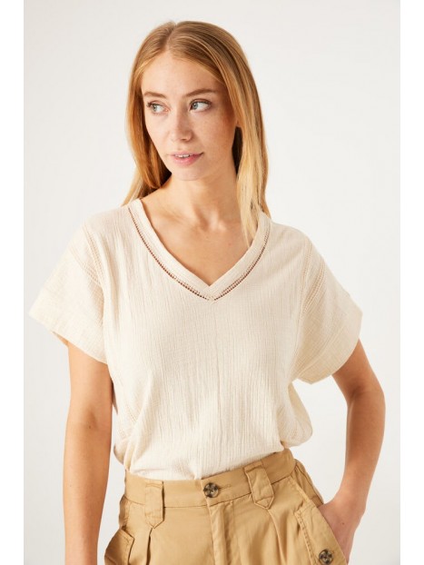 T-shirt femme beige col V détails crochet N40206 4294 - GARCIA